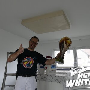 Men in White hängen nicht nur an der Fassade, sondern machen auch Trockenbau und spachteln mit Knauf Uniflott!!
