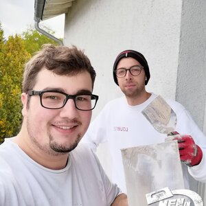Heute an der fasade kleinere stellen aufm Balkon ausberrern